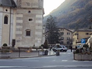 Piazza Basilica riapre alle auto